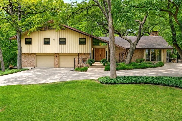 Property Photo:  711 Monssen Parkway  TX 75224 