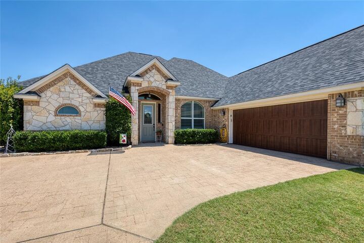 Property Photo: 2821 Willow Ridge Circle TX 76049