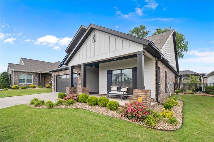 Property Photo:  2104 SW Huntwick Avenue  AR 72713 