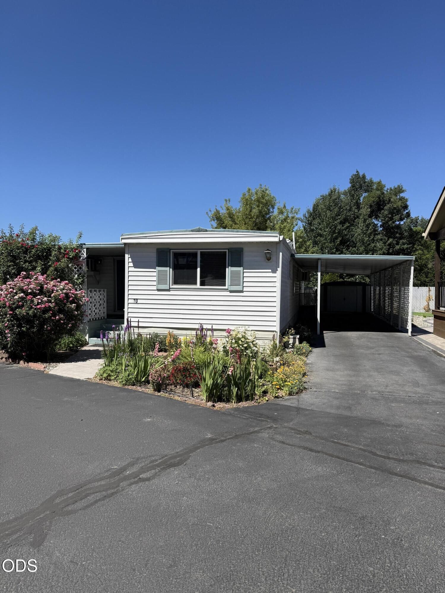 Property Photo:  3500 Summers Lane Unit 10  OR 97603 
