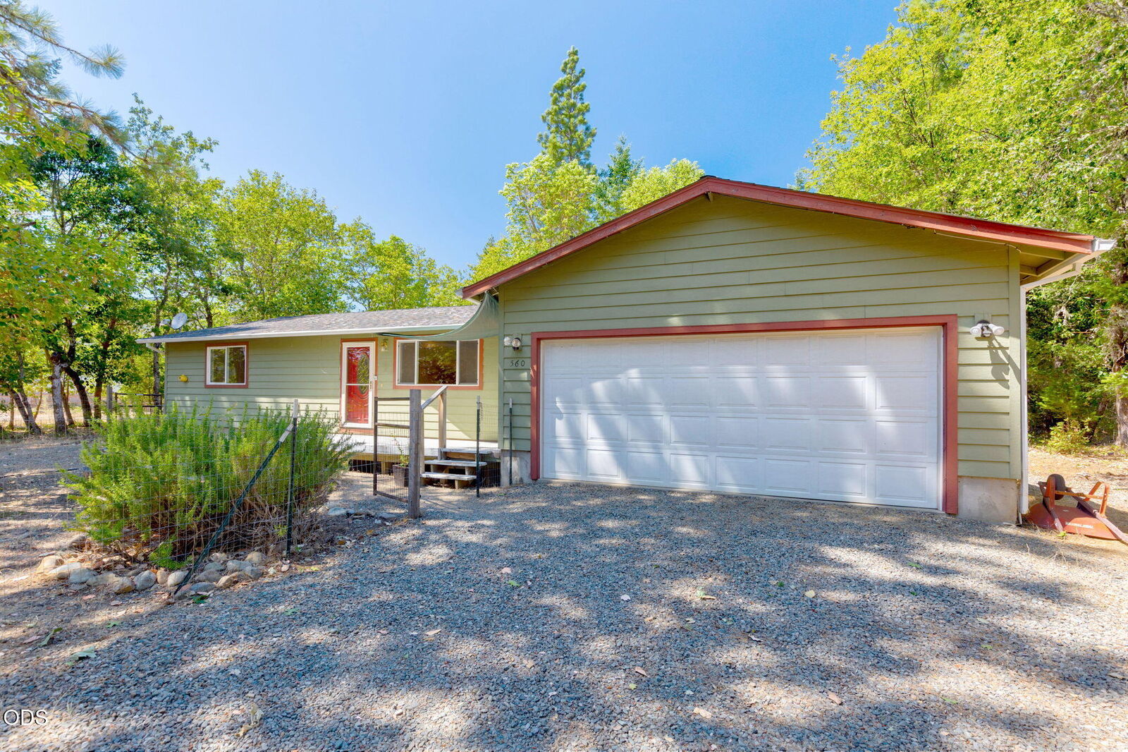 Property Photo: 560 Schumacher Street OR 97523