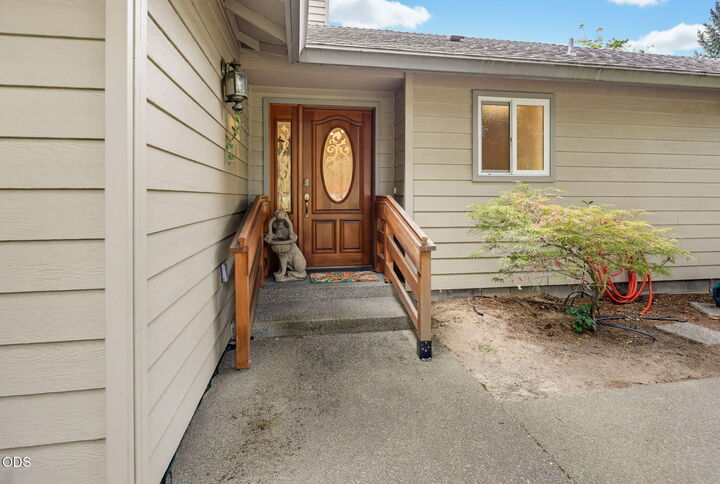 Property Photo:  100 Twisted Pine Drive  OR 97527 