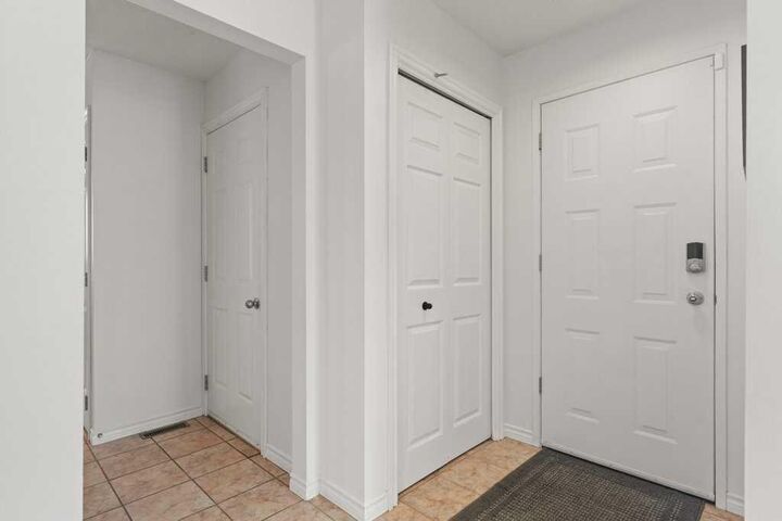 Property Photo:  167 Deerpath Court SE  AB T2J 6K9 