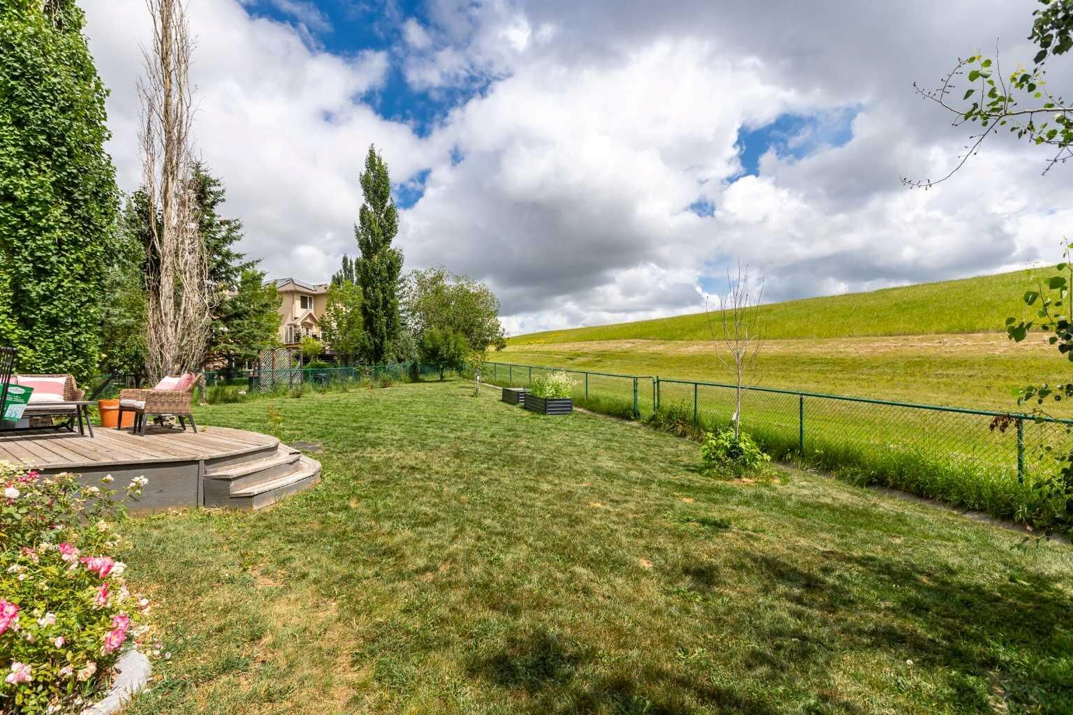 Property Photo: 81 Royal Crest Terrace NW AB T3G 4M2