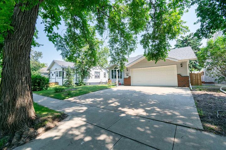 Property Photo:  4907 53 Street  AB T4K 1A9 