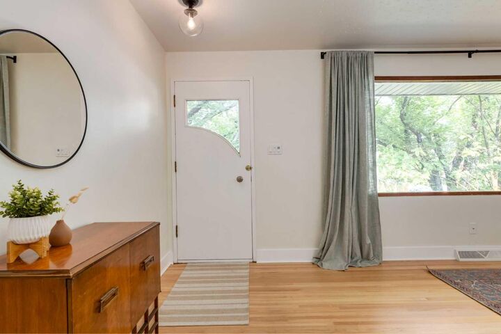 Property Photo:  131 Thorncrest Road NW  AB T2K 3B5 