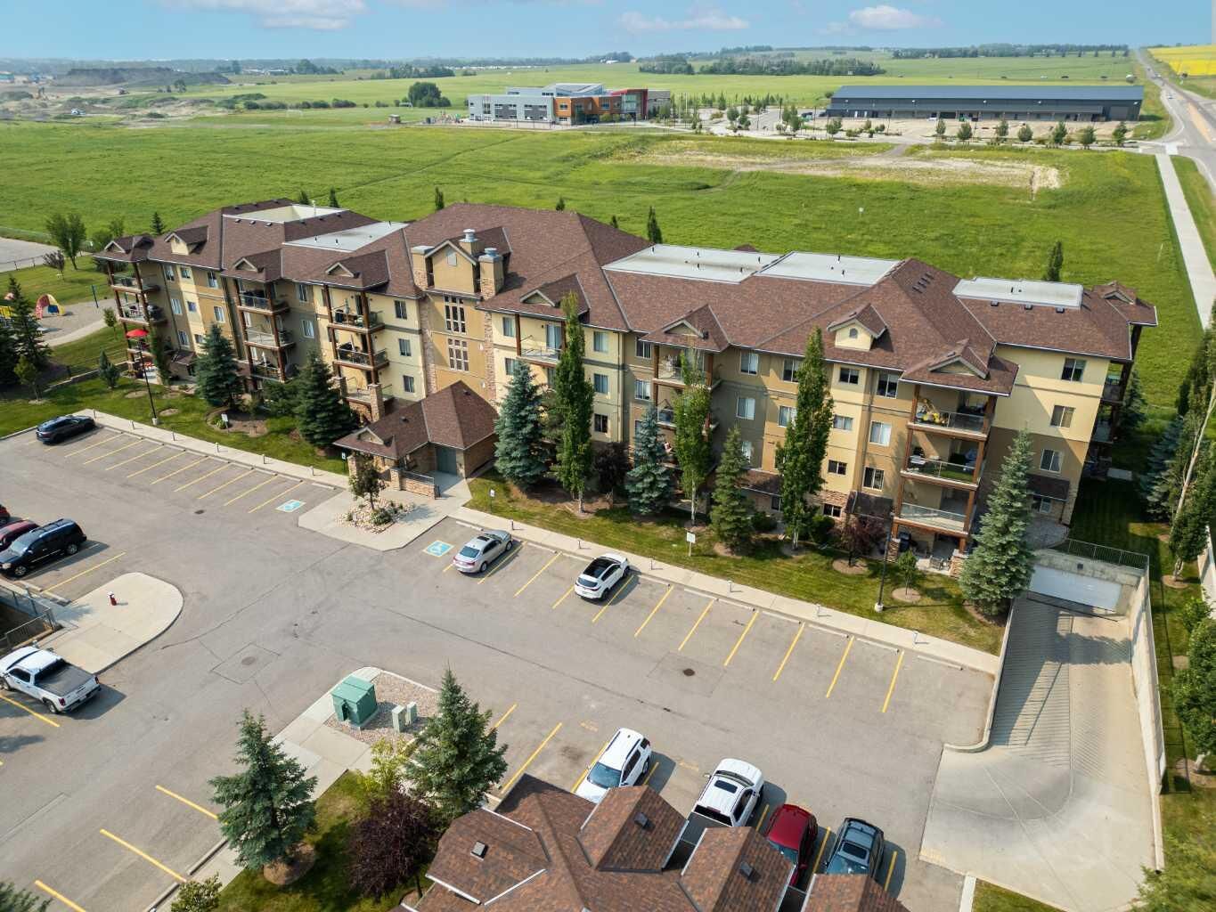 Property Photo:  92 Crystal Shores Road 4203  AB T1S 2N2 