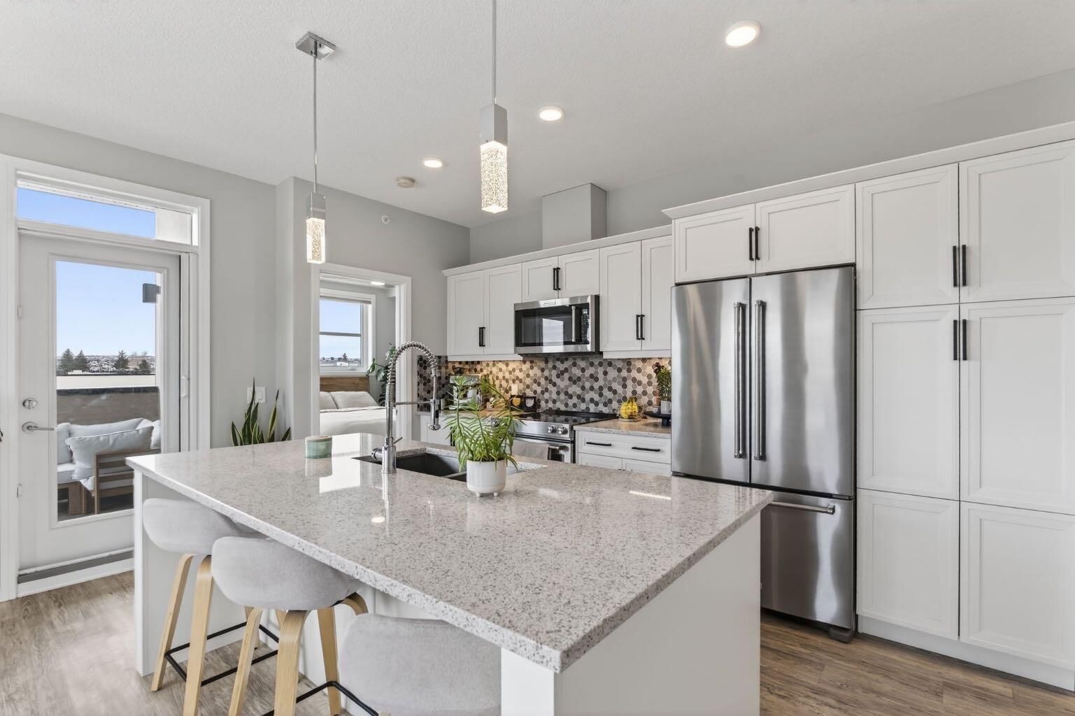 Property Photo:  80 Greenbriar Place NW 1402  AB T3B 6J4 
