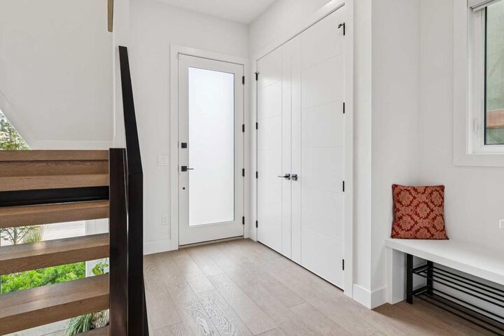Property Photo:  2435 29 Avenue SW  AB T2T 1P1 