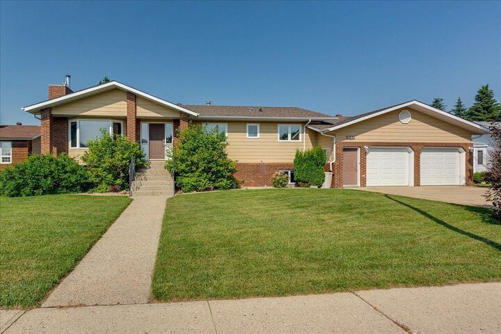 3908 39 Street Close — photo 1