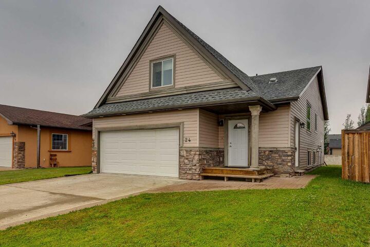 24 Mackenzie Crescent — photo 1