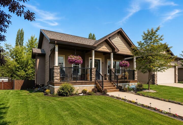 Property Photo: 19 Lambertson Place AB T4S 2P9