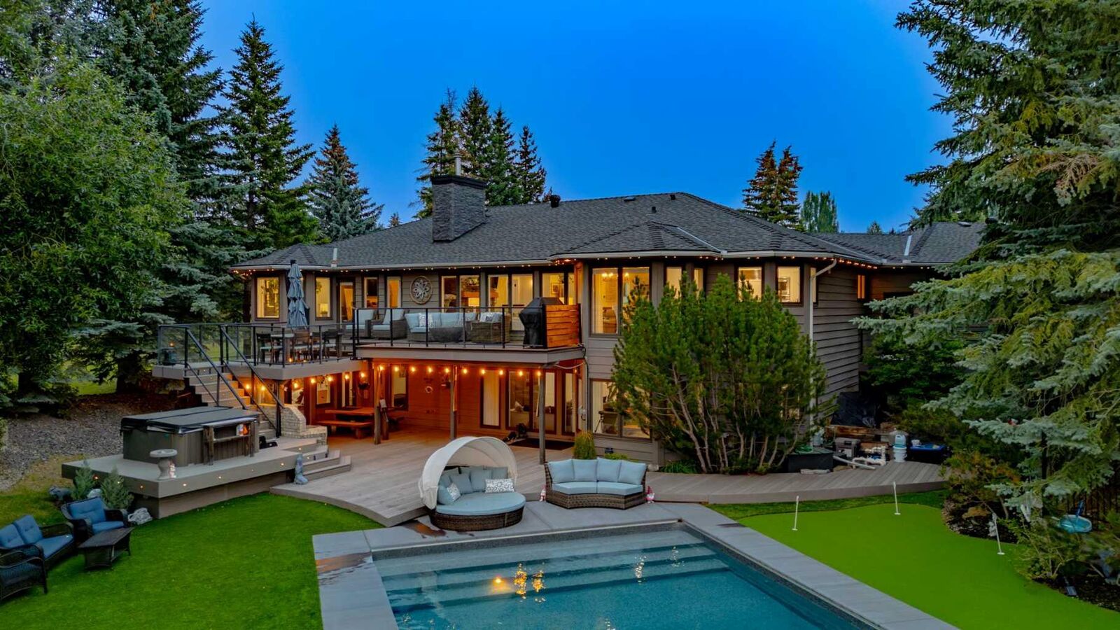 Property Photo:  31 Rosewood Drive SW  AB T3Z 3K7 