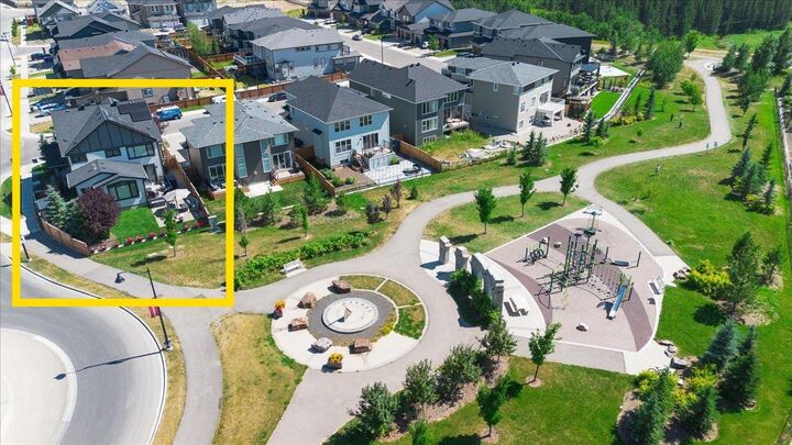 Property Photo: 6 Legacy Woods Crescent SE AB T2X 2G5