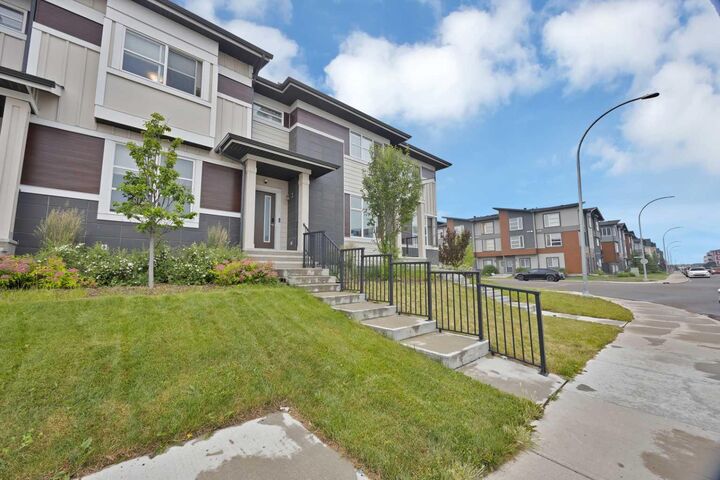 Property Photo:  109 Skyview Parade NE  AB T3N 0V4 