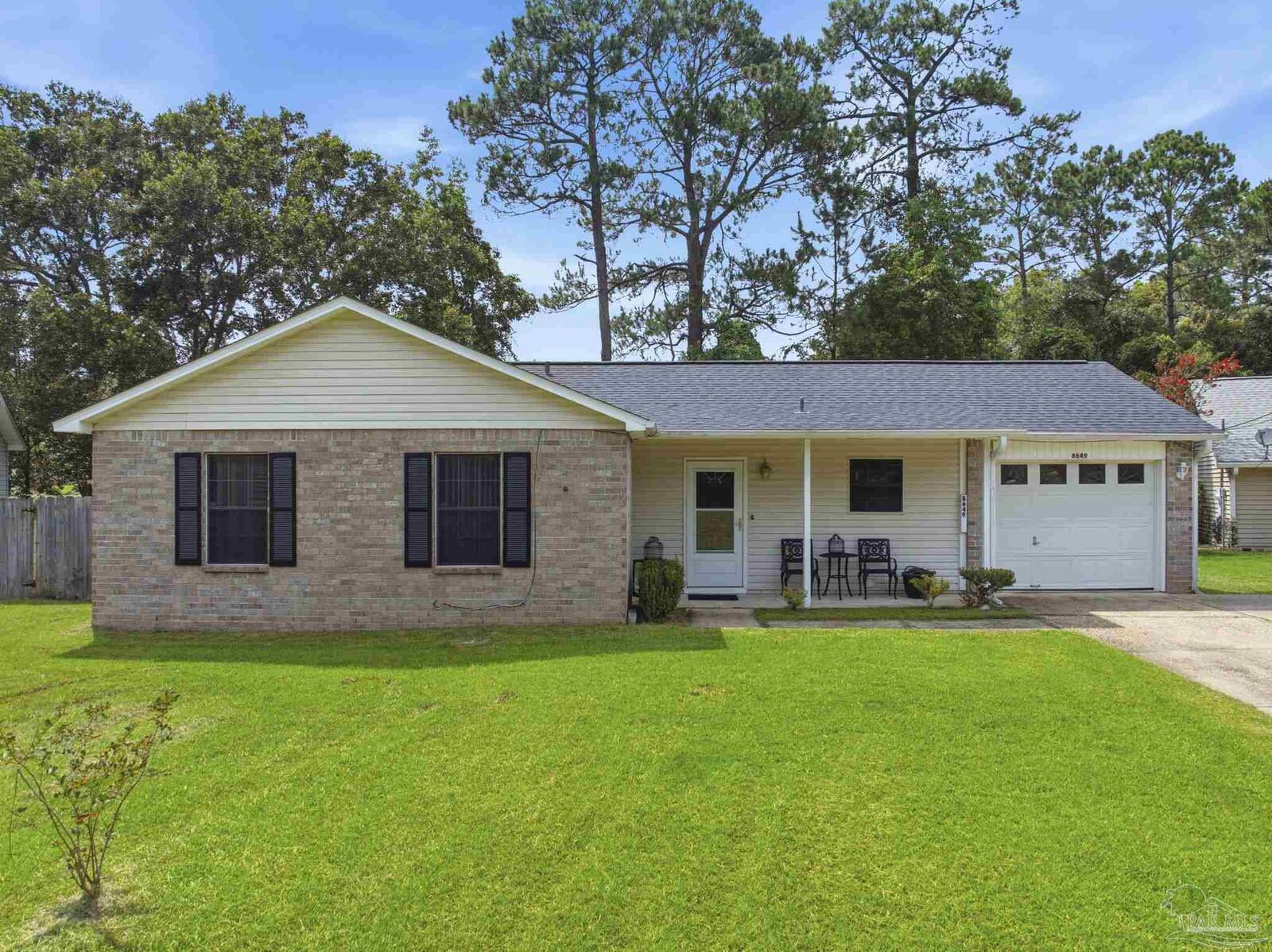 Property Photo:  8649 Blue Jay Way  FL 32534 
