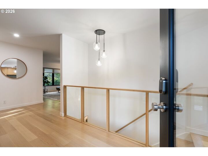 Property Photo: 3868 SW Bridlemile Ln OR 97221