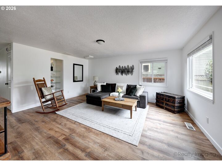 Property Photo: 5714 NE Ainsworth St OR 97218