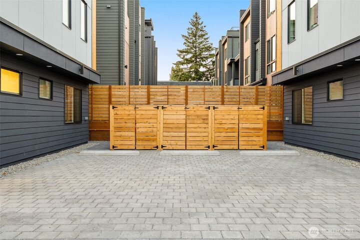 Property Photo: 4516 B Corliss Avenue N WA 98103