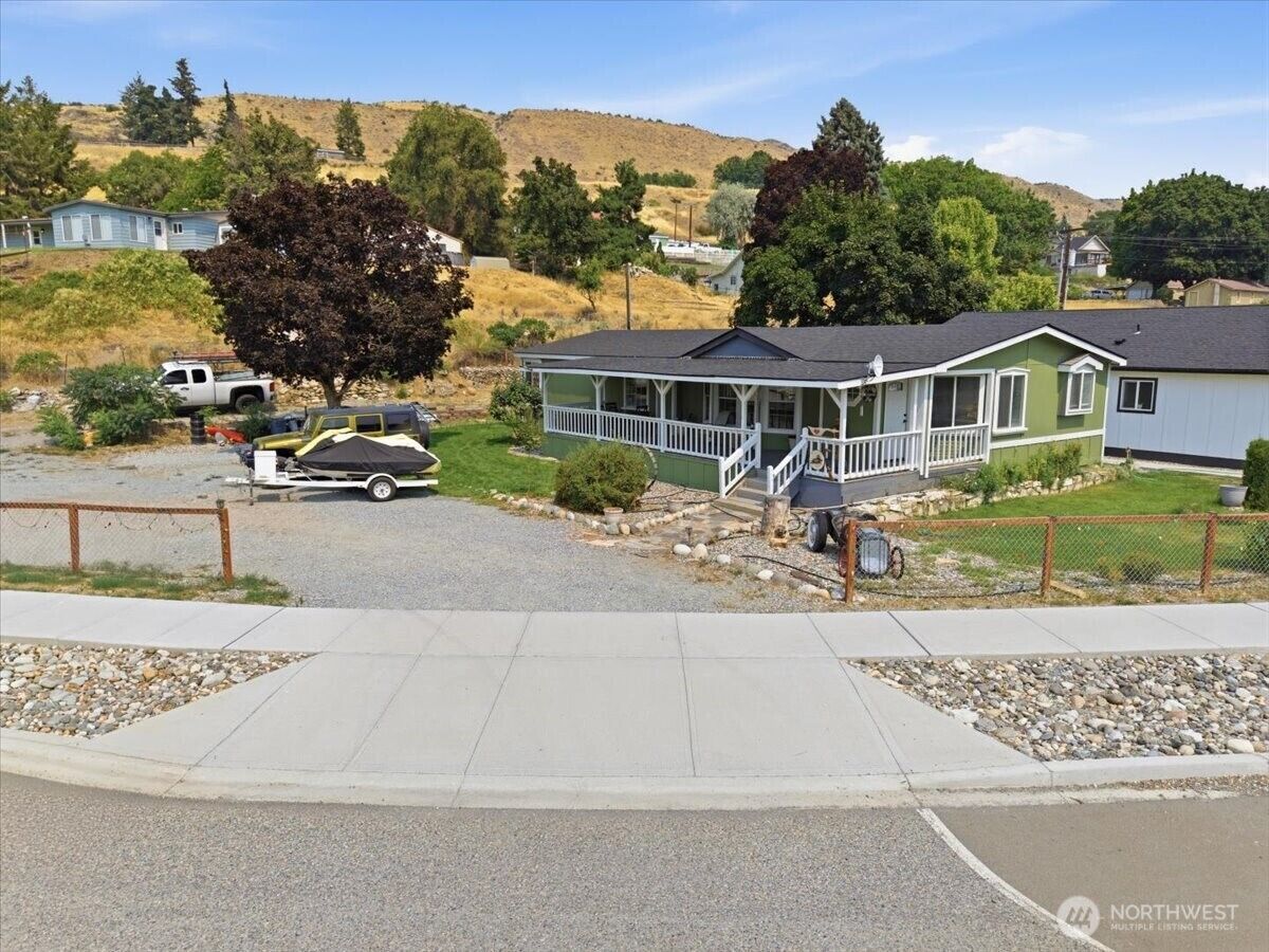 Property Photo: 634 Warren Avenue W WA 98846