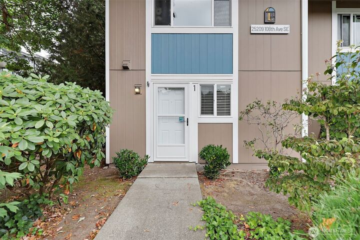 Property Photo:  25209  108th Avenue SE L1  WA 98030 