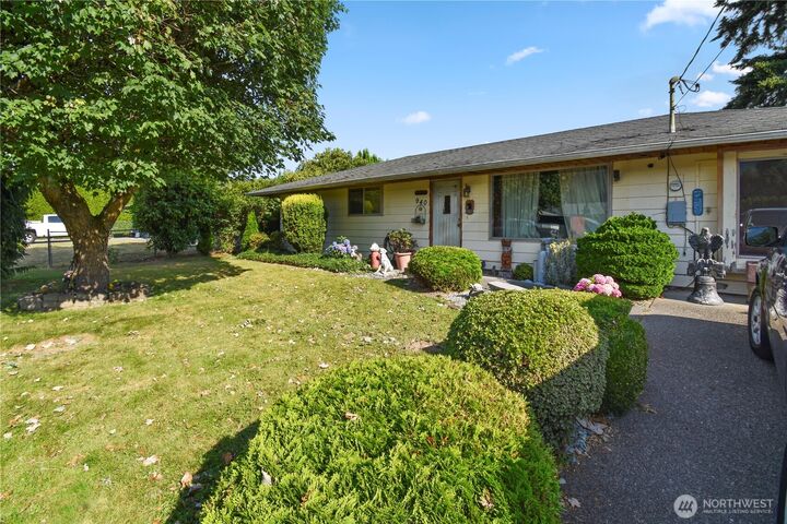 Property Photo:  940  Jennings Street  WA 98284 