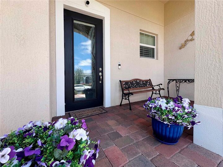 Property Photo:  