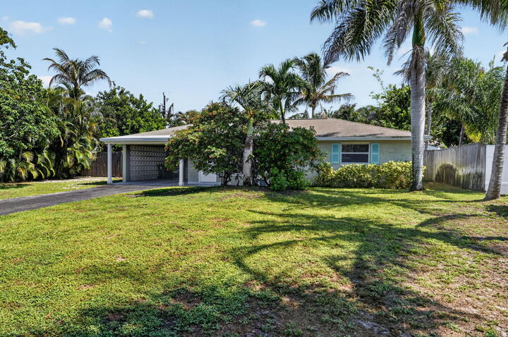 Property Photo:  101 E Beverly Road E  FL 33469 