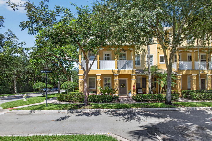 Property Photo:  128 W Royal Palm Circle 101  FL 33458 