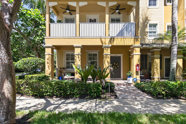 Property Photo:  128 W Royal Palm Circle 101  FL 33458 