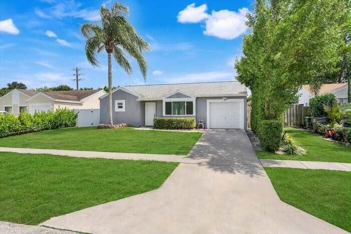 Property Photo: 18905 Cloud Lake Circle FL 33496
