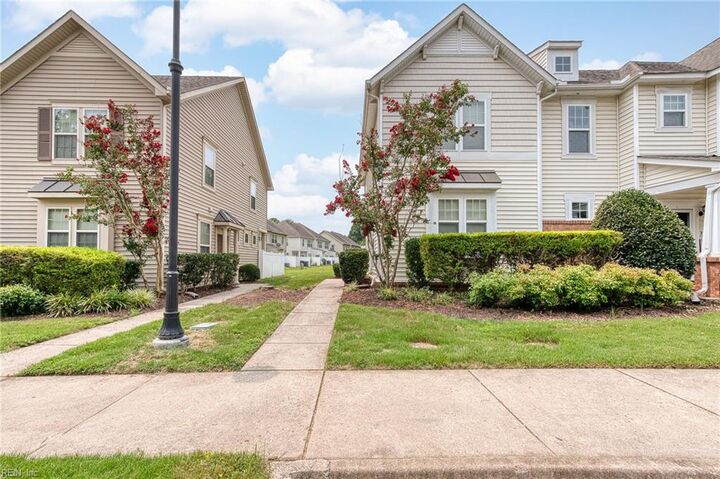 Property Photo:  3215 Kenton Ct  VA 23168 
