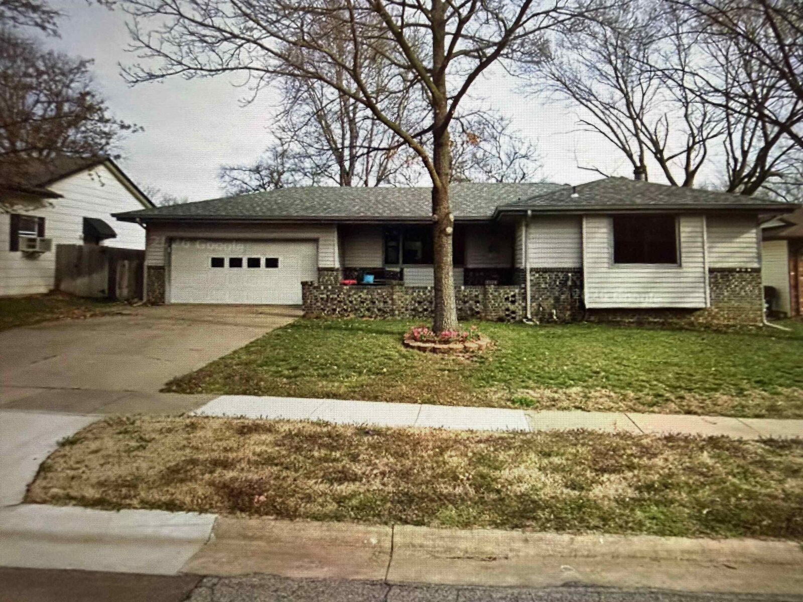 Property Photo:  304 Centennial Rd  KS 67110-1103 