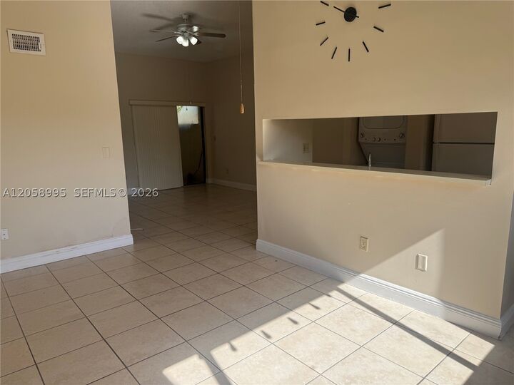 Property Photo: 9843 SW 138th Ave Ea2r FL 33186