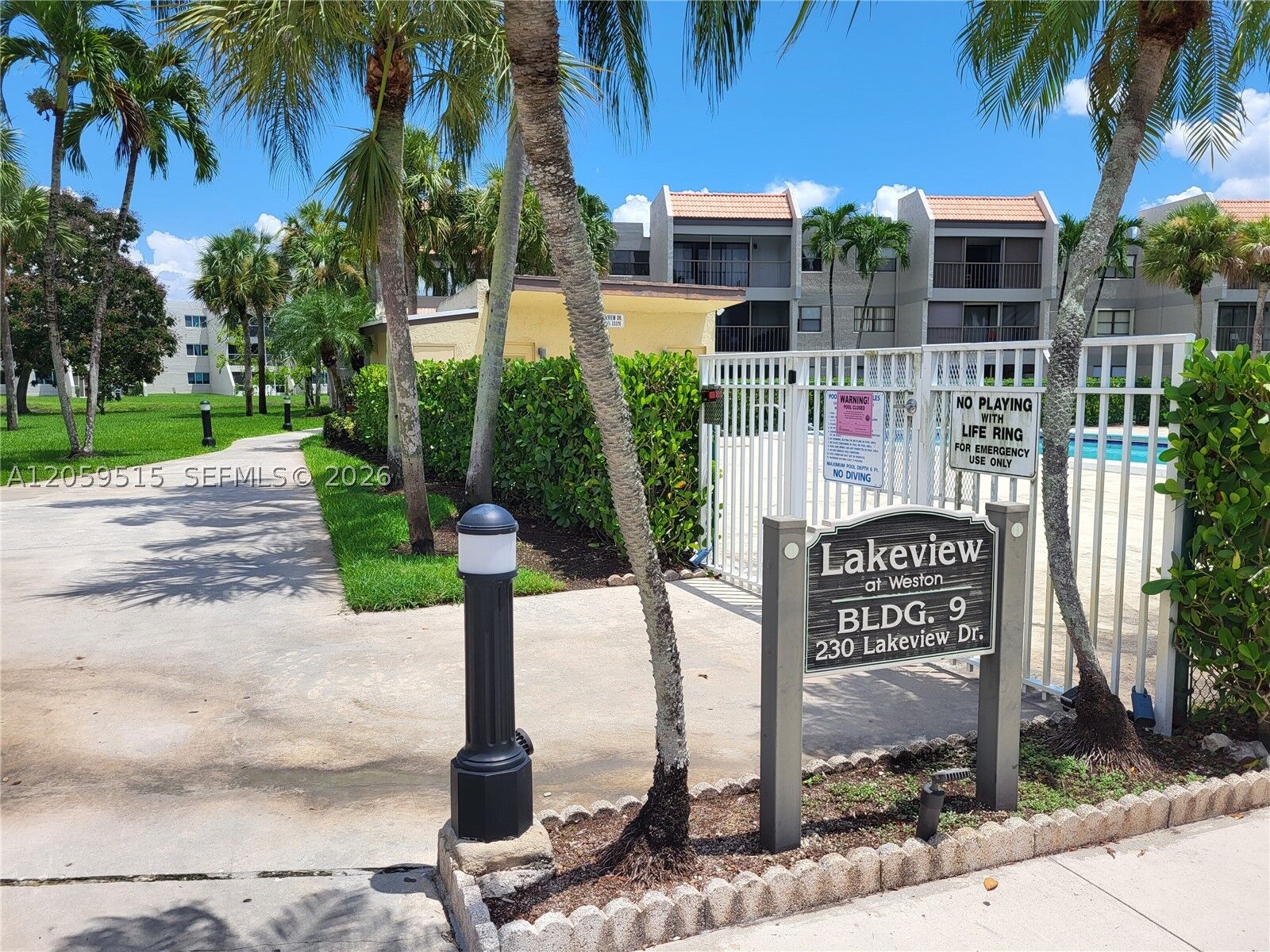 Property Photo:  230 Lakeview Dr 207  FL 33326 