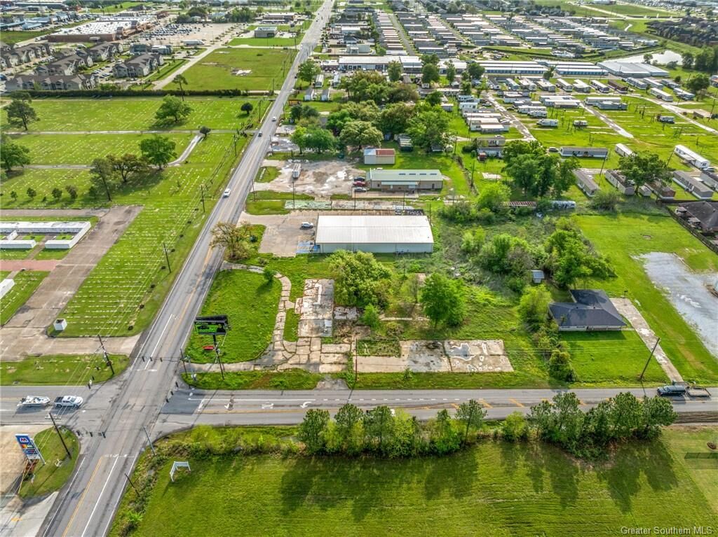 Property Photo:  2323 Country Club Road  LA 70605 