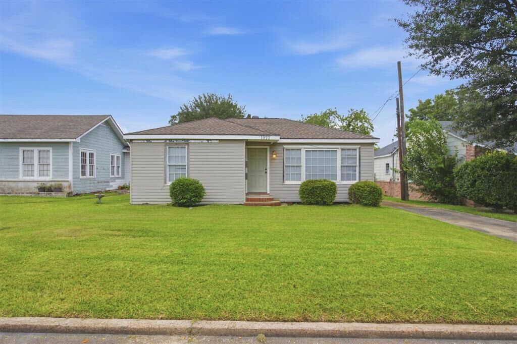 Property Photo:  1910 Ethel Street  LA 70601 