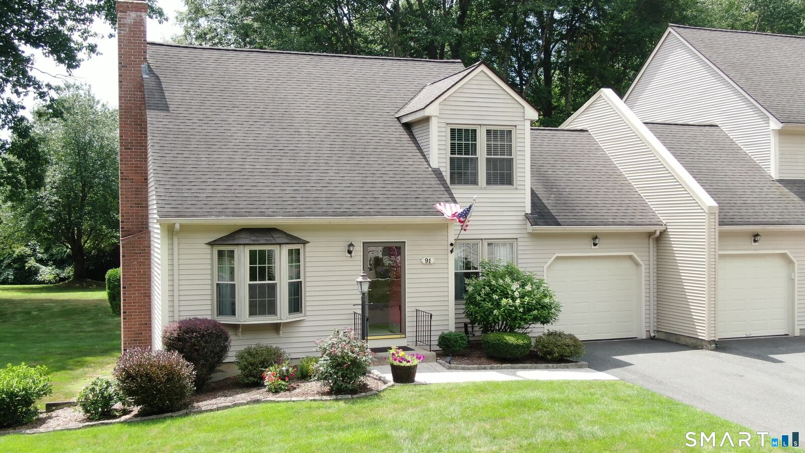 Property Photo:  91 Carriage House 91  CT 06082 