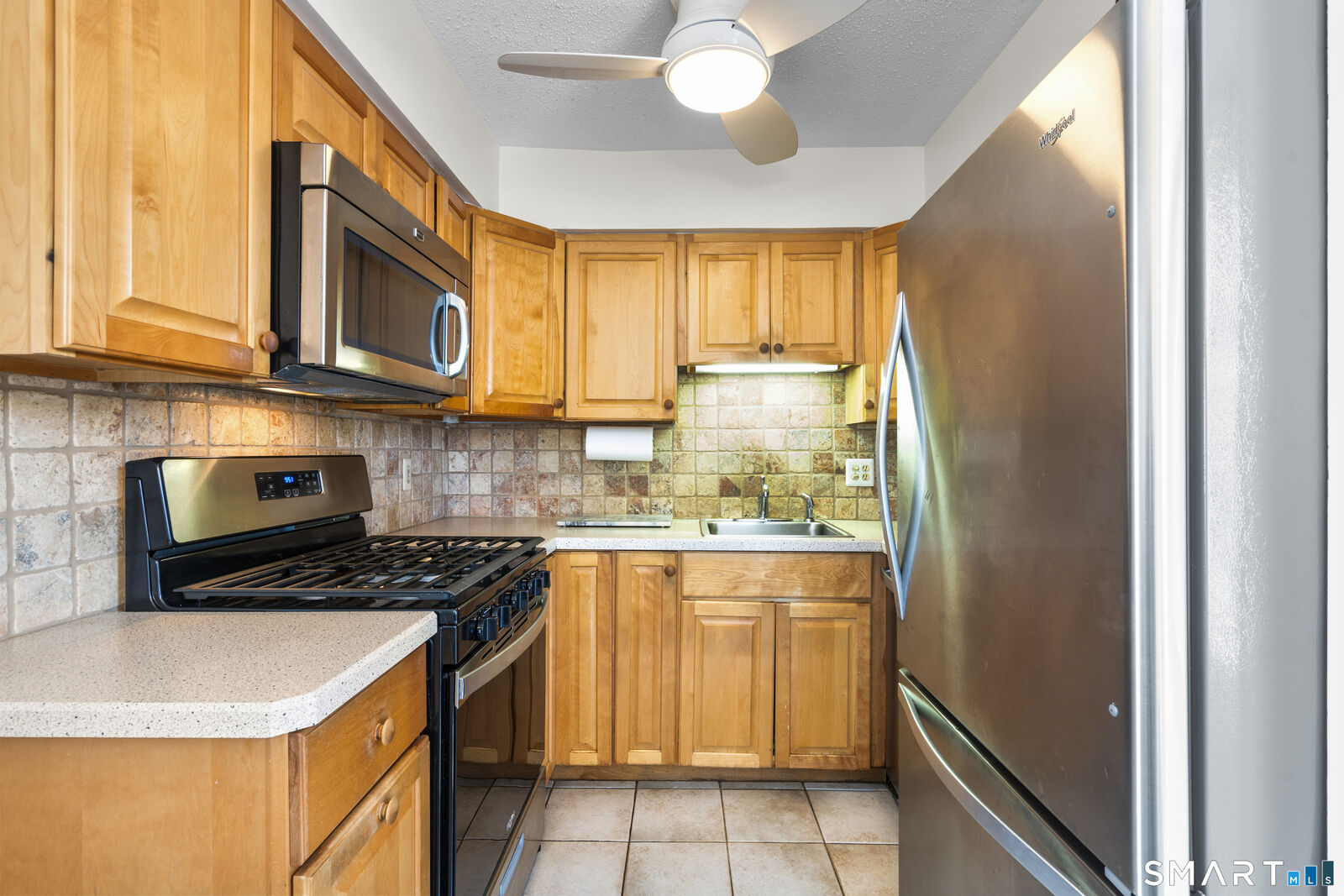 Property Photo: 215 Beach Street 2G CT 06516