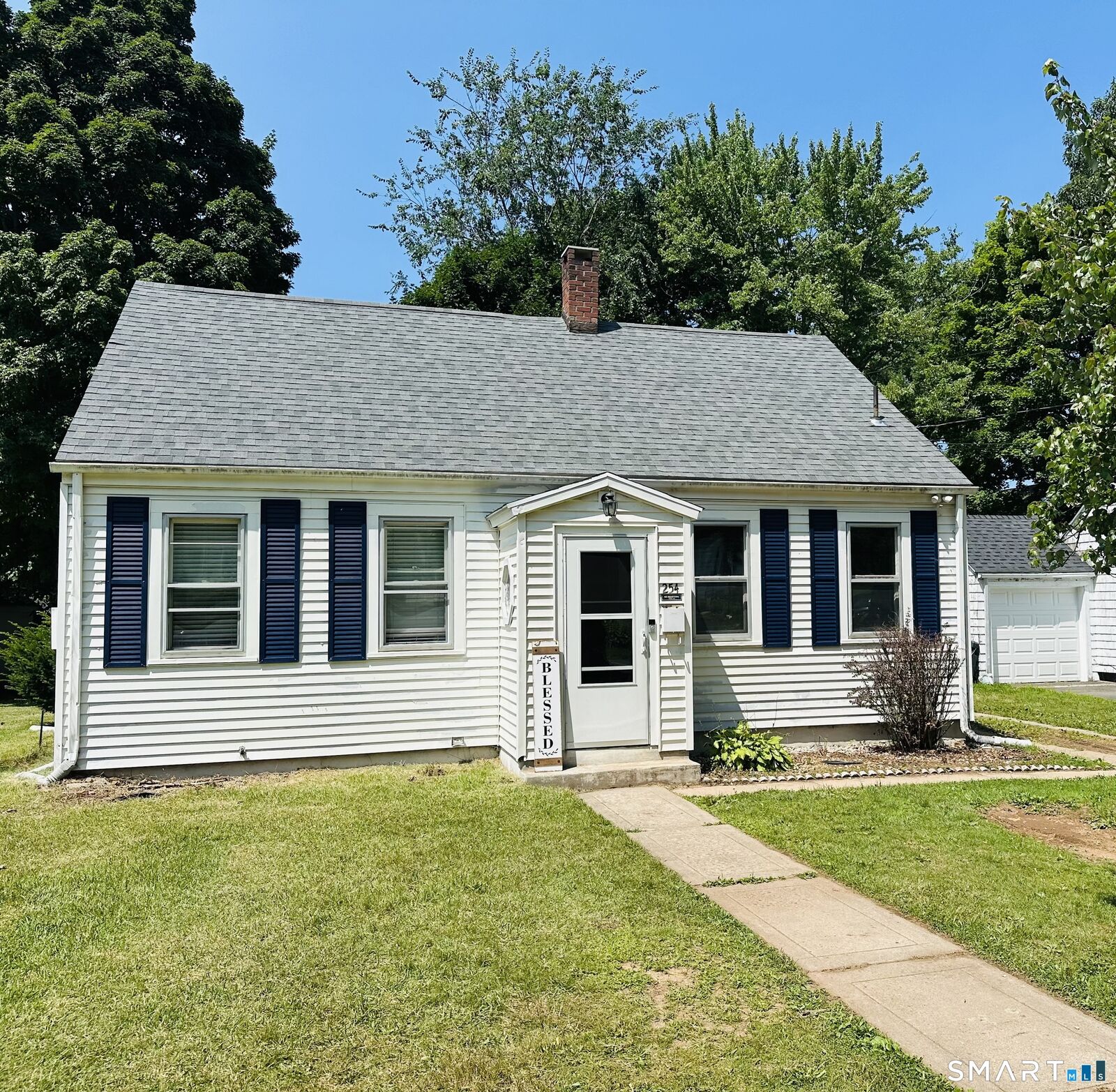 Property Photo:  254 Commonwealth Avenue  CT 06053 