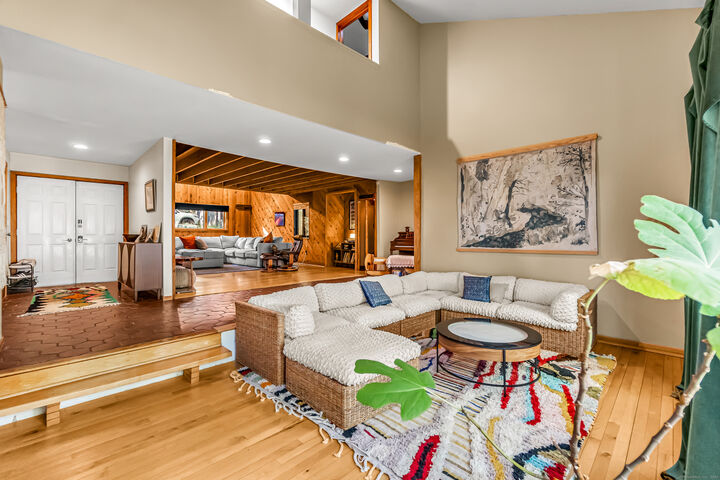 Property Photo:  4 Old Gate Lane  CT 06470 