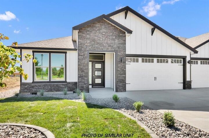 Property Photo:  1109 - 21 N Country Club Dr Unit 21  WA 99006 