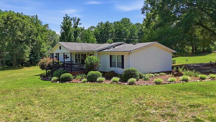 Property Photo:  637 Ranch Road  SC 29360 