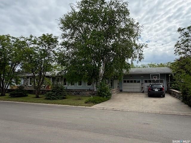 Property Photo: 626 Mary Street SK S0A 0L0