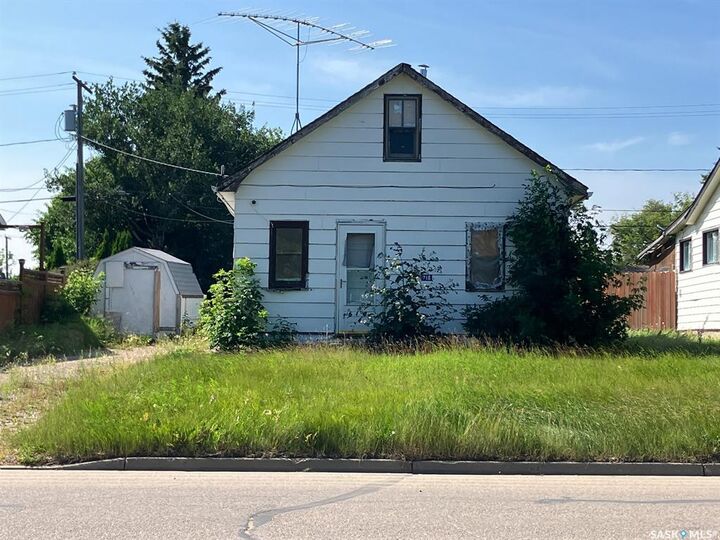 Property Photo:  710 9th Avenue W  SK S0E 1E0 