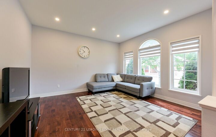 Property Photo:  37 Drawbridge Drive  ON L6C 2B4 
