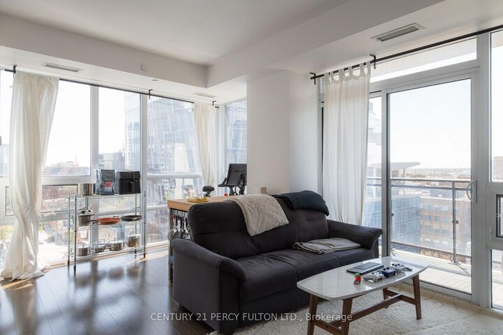 Property Photo:  460 Adelaide Street E 1611  ON M5A 0E7 