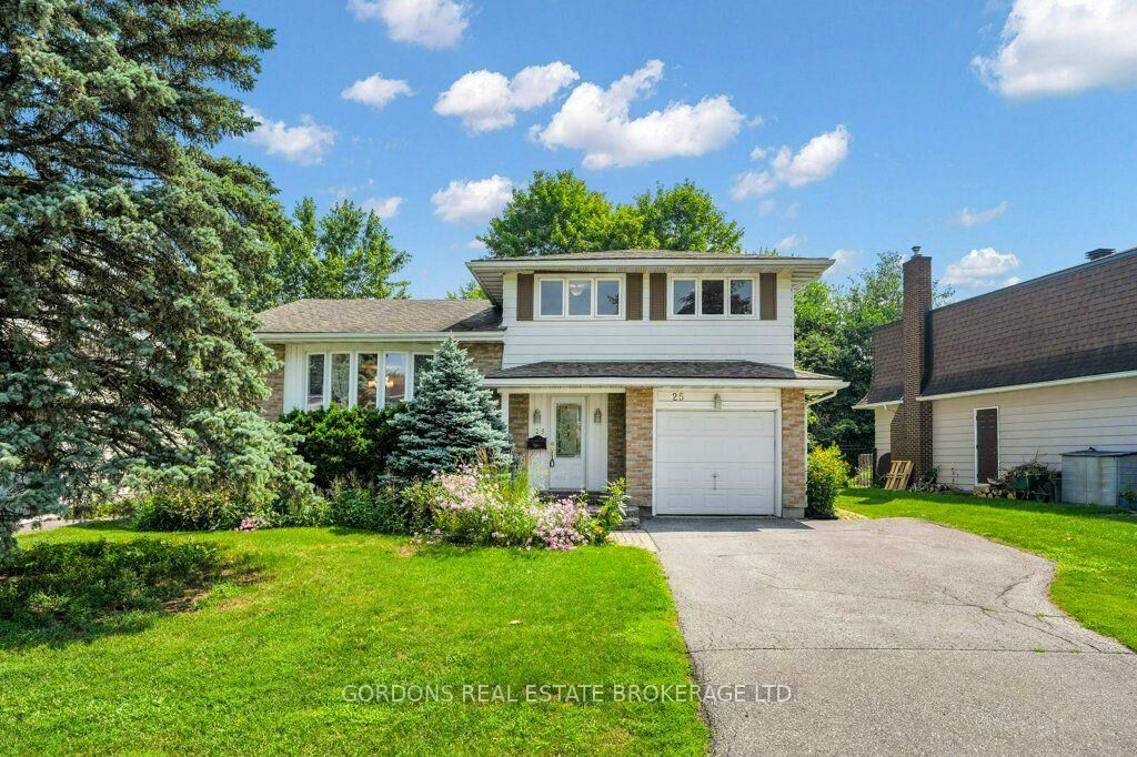 Property Photo:  25 Eastpark Drive  ON K1B 3Z6 