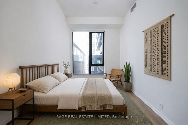 Property Photo:  109 Erskine Avenue 612  ON M4P 1Y5 