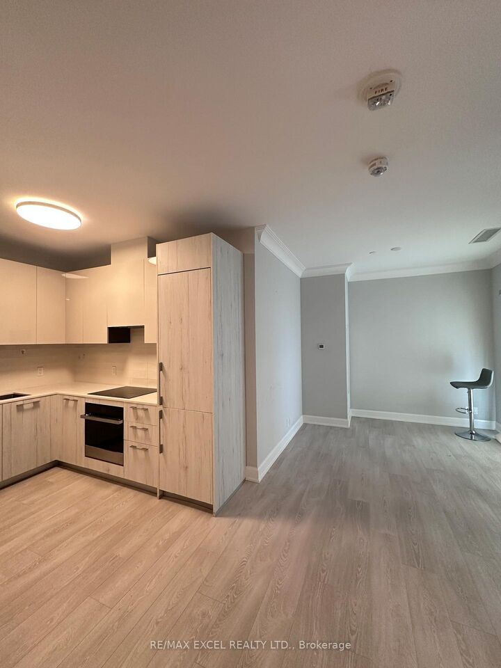 Property Photo:  38 Water Walk Drive E 1030  ON L3R 6M8 